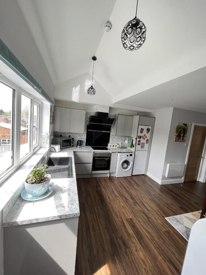Moseley Village Apartments Бирмингем Экстерьер фото